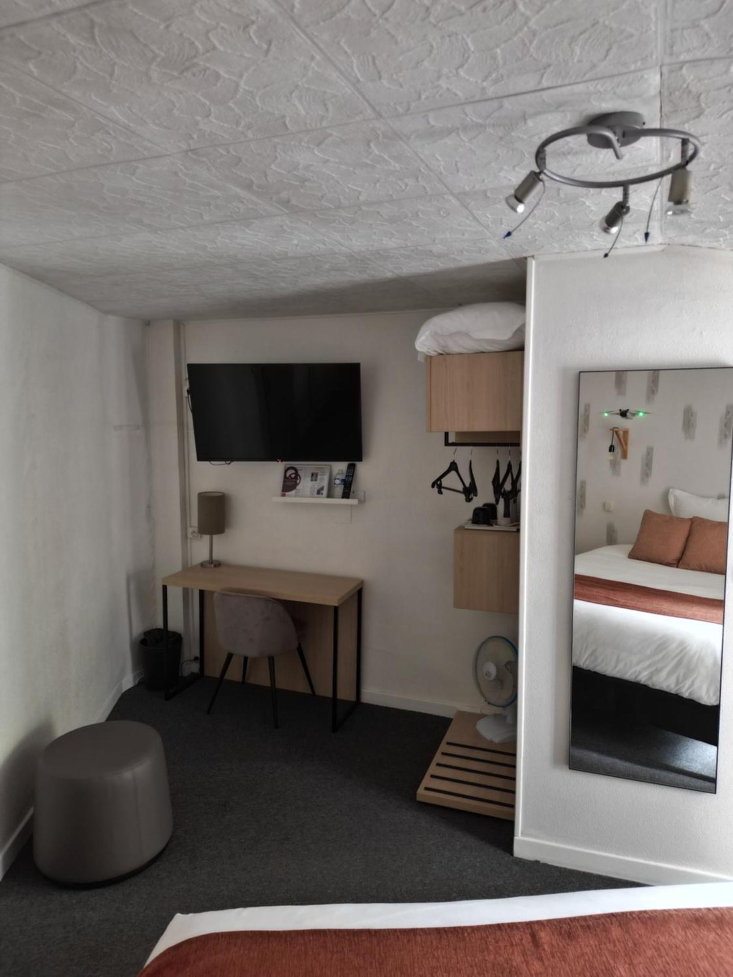 Contact Hotel Les Platanes Villeneuve Sur Lot Centre Dış mekan fotoğraf