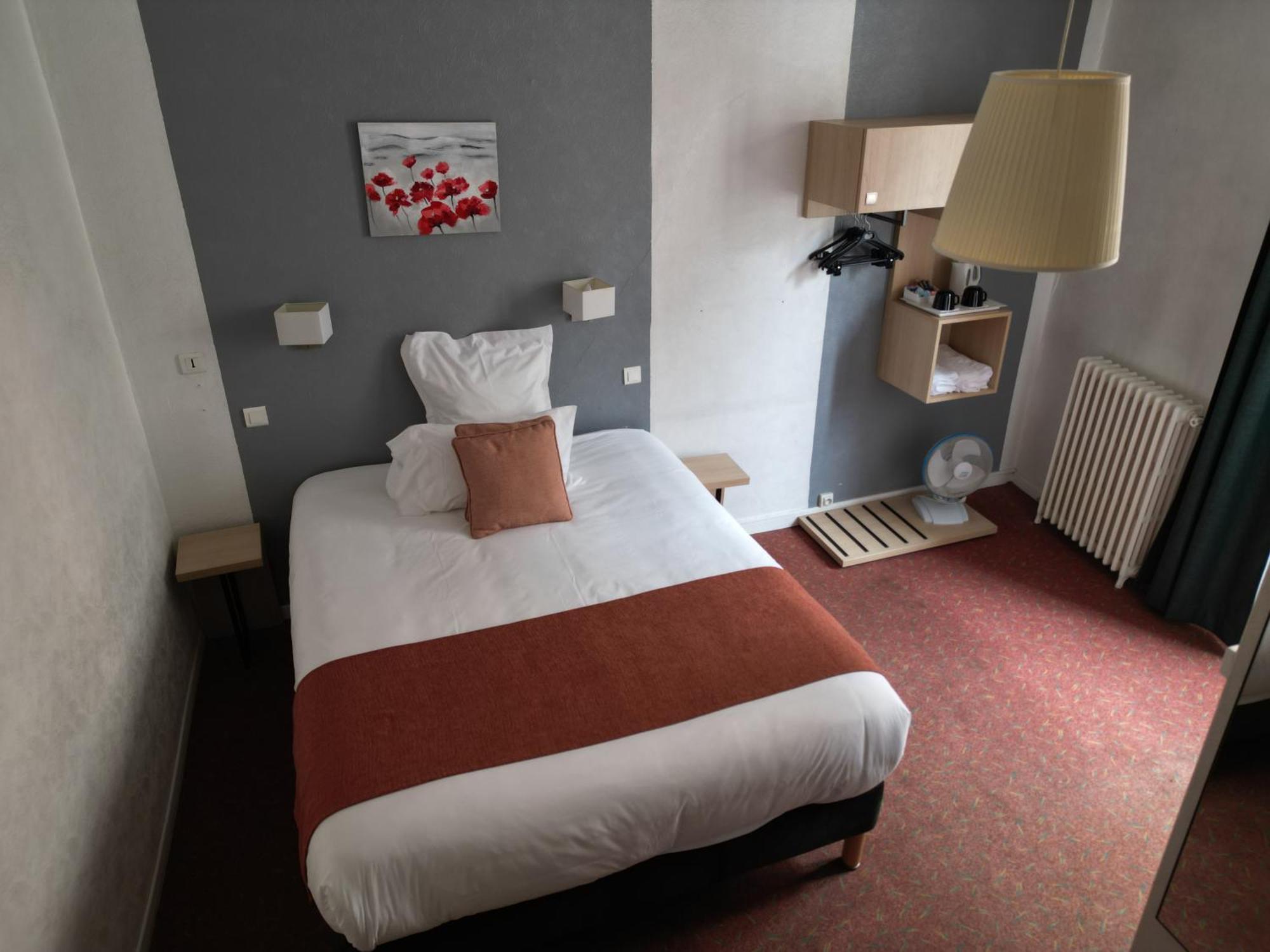 Contact Hotel Les Platanes Villeneuve Sur Lot Centre Dış mekan fotoğraf